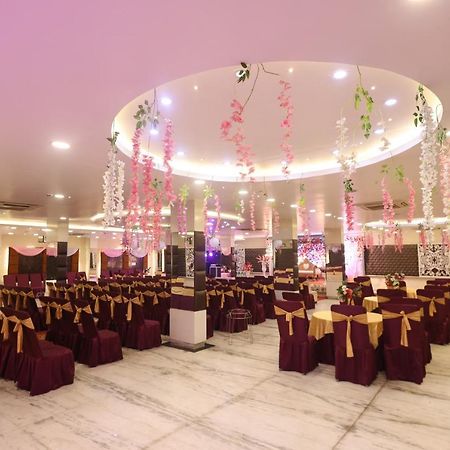 Hotel The Leaf - Gomti Nagar Lucknow Dış mekan fotoğraf