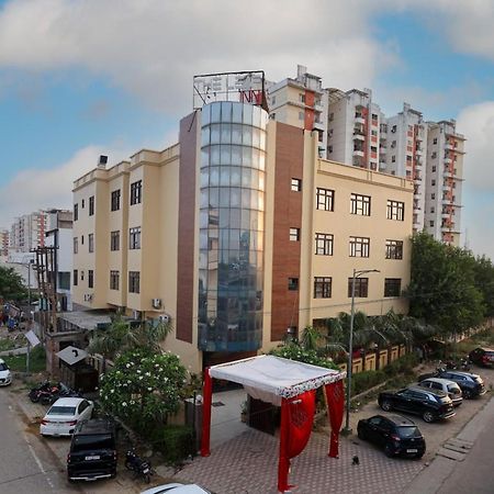 Hotel The Leaf - Gomti Nagar Lucknow Dış mekan fotoğraf
