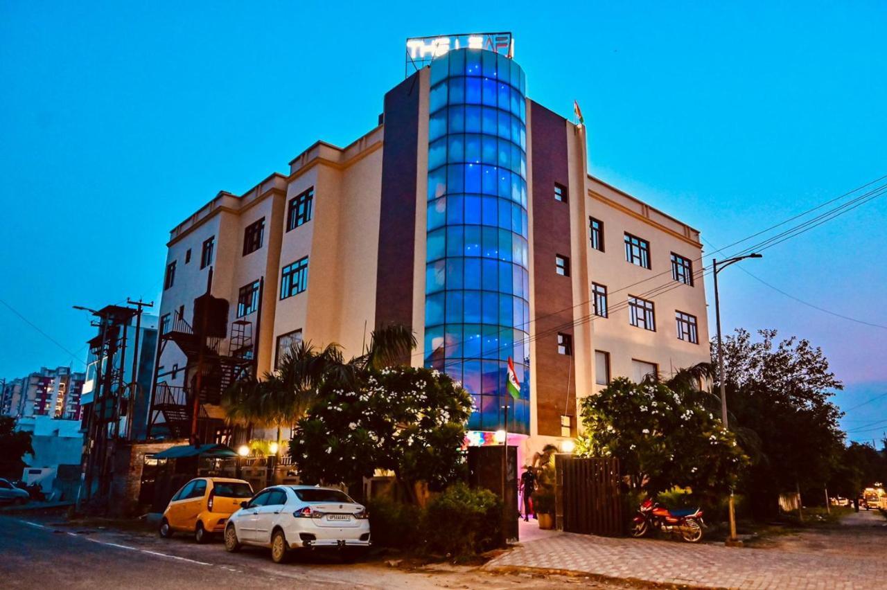 Hotel The Leaf - Gomti Nagar Lucknow Dış mekan fotoğraf