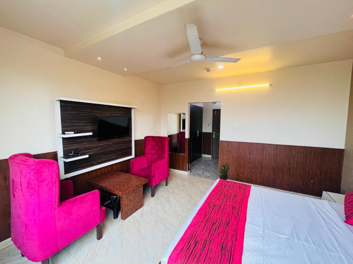 Hotel The Leaf - Gomti Nagar Lucknow Dış mekan fotoğraf