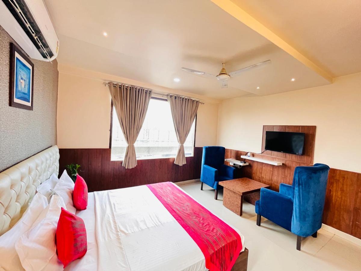 Hotel The Leaf - Gomti Nagar Lucknow Dış mekan fotoğraf