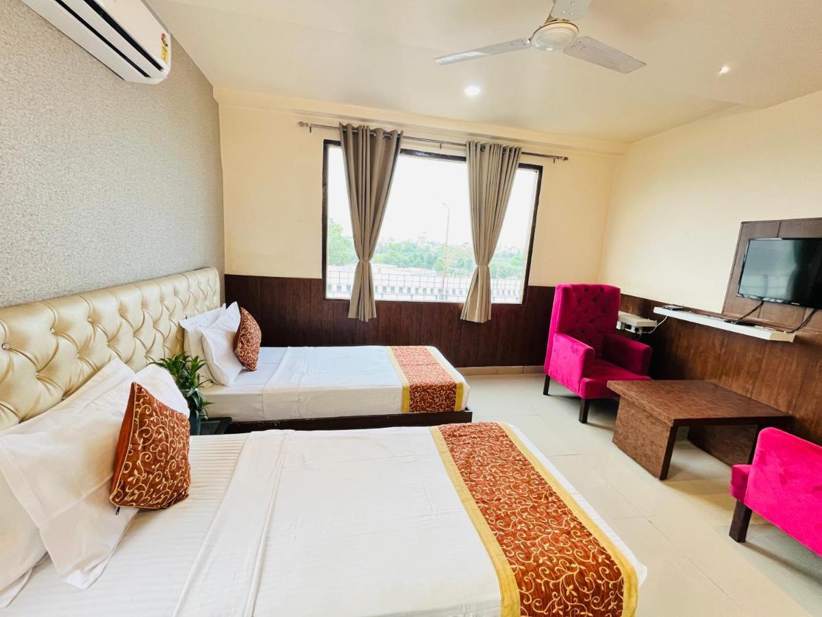 Hotel The Leaf - Gomti Nagar Lucknow Dış mekan fotoğraf