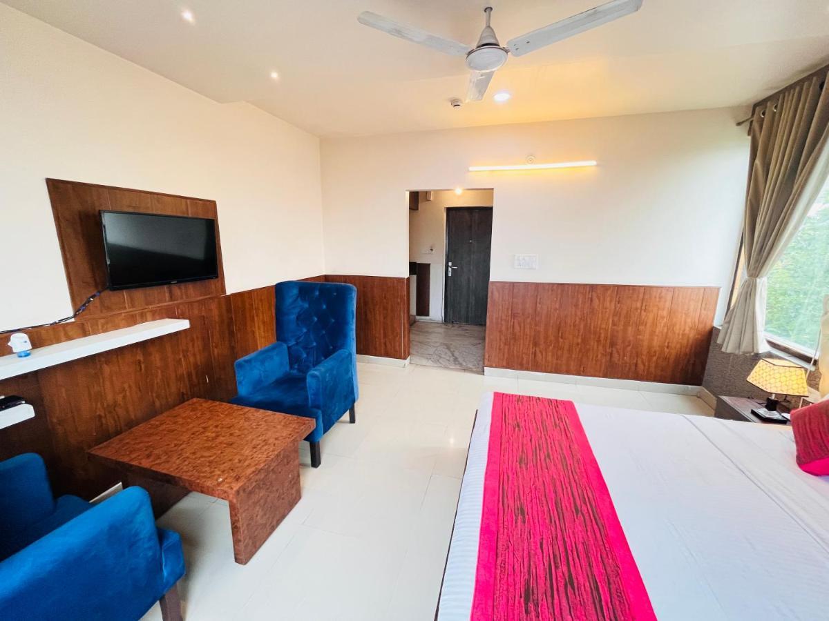 Hotel The Leaf - Gomti Nagar Lucknow Dış mekan fotoğraf