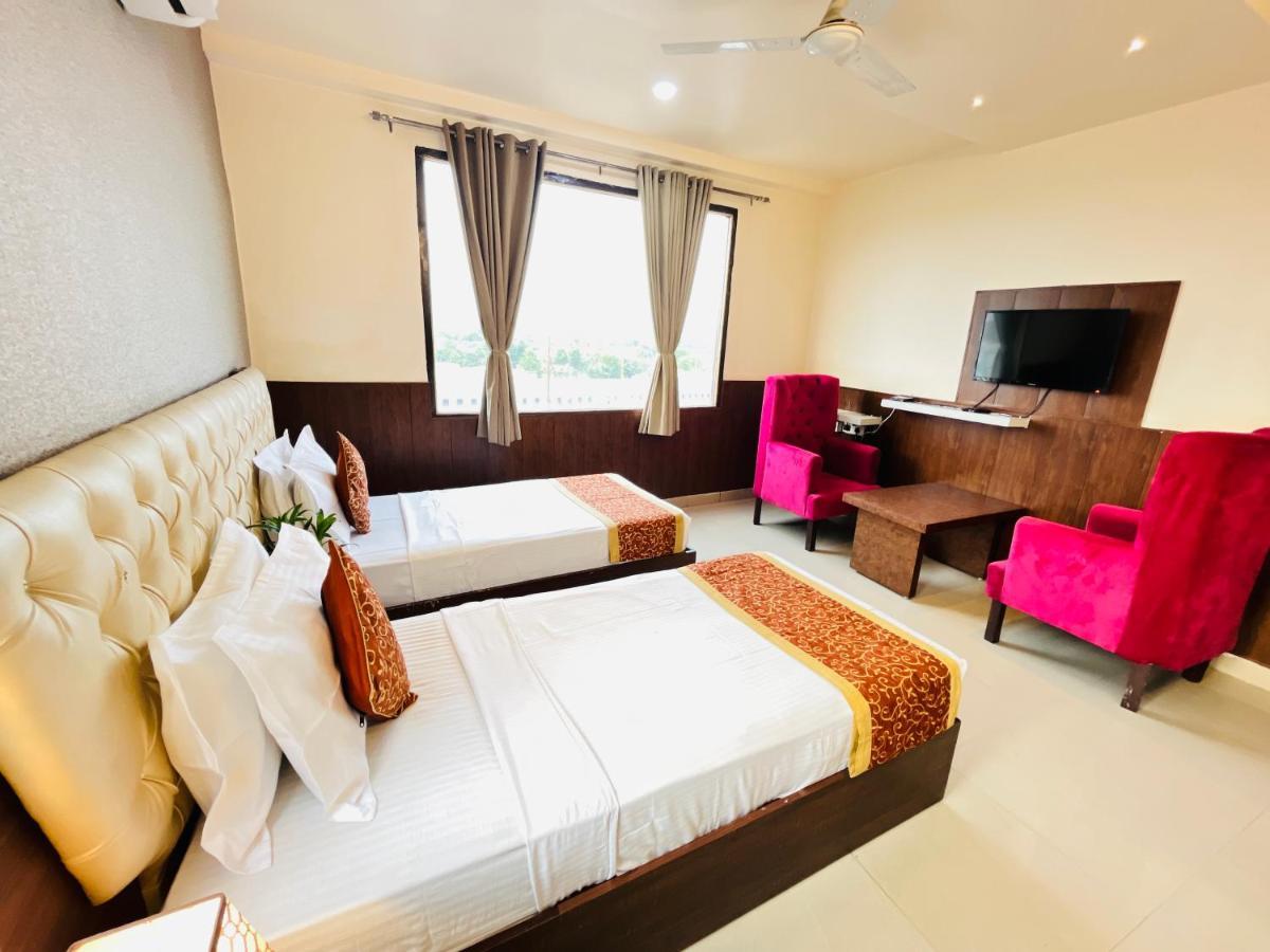 Hotel The Leaf - Gomti Nagar Lucknow Dış mekan fotoğraf