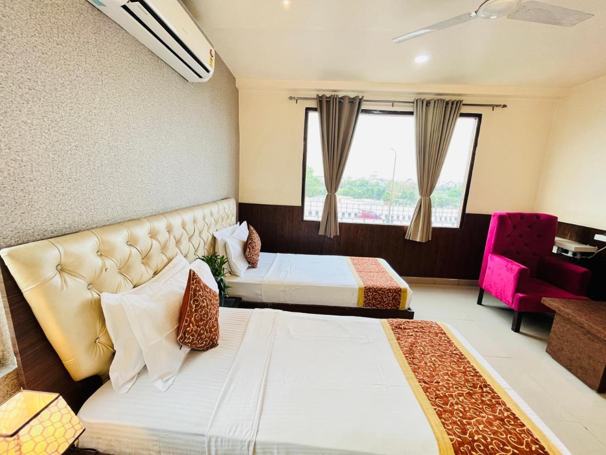 Hotel The Leaf - Gomti Nagar Lucknow Dış mekan fotoğraf