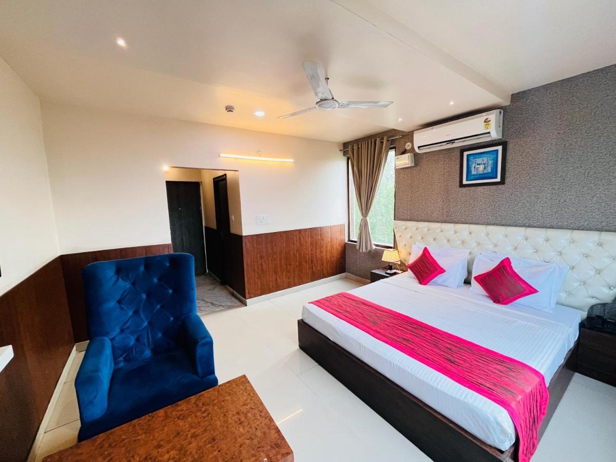 Hotel The Leaf - Gomti Nagar Lucknow Dış mekan fotoğraf