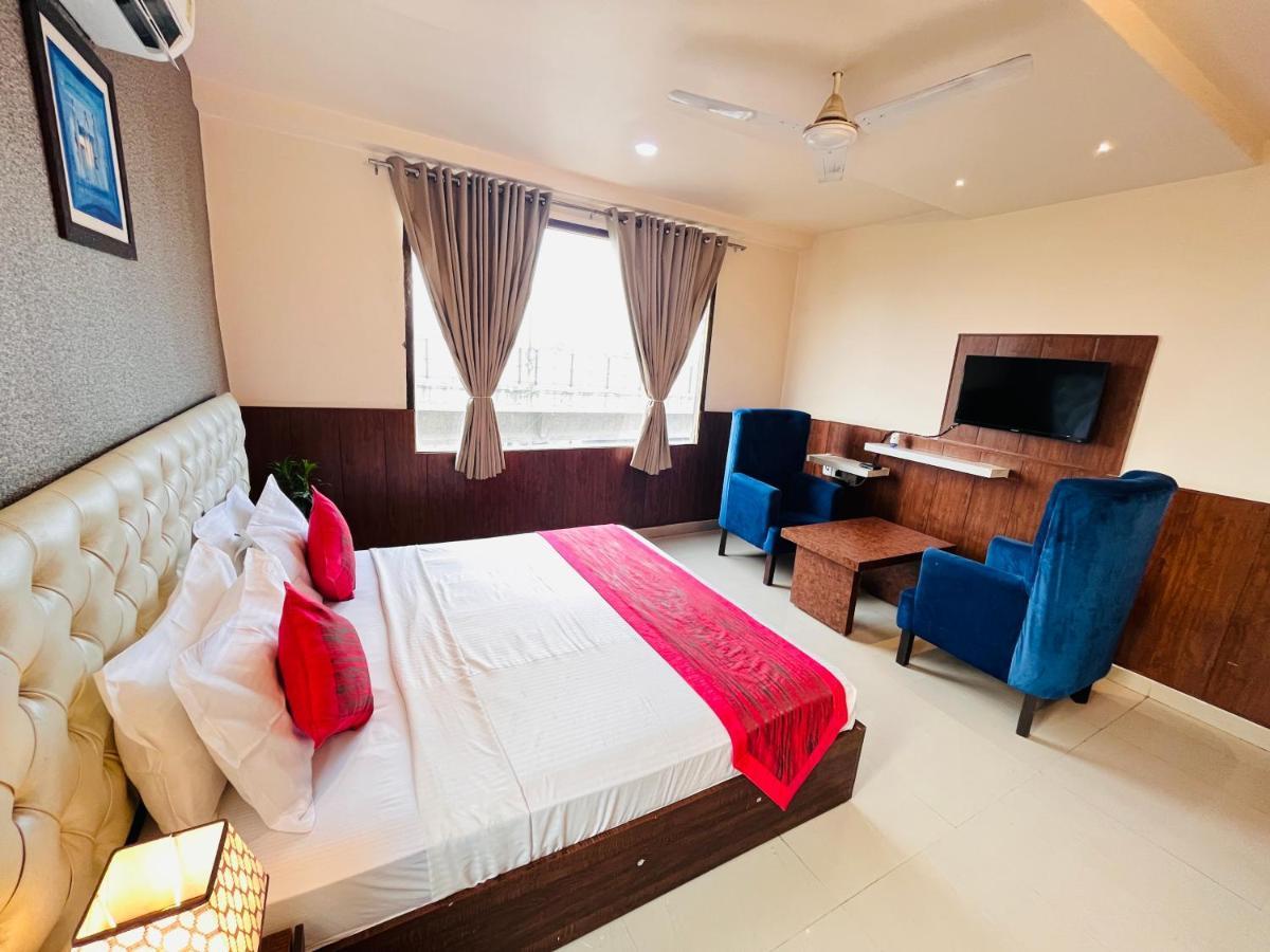 Hotel The Leaf - Gomti Nagar Lucknow Dış mekan fotoğraf