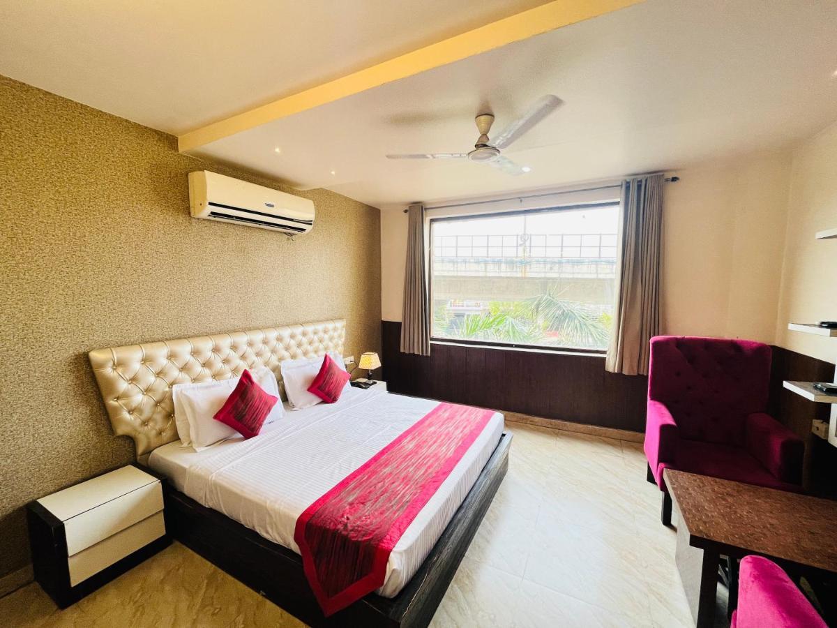 Hotel The Leaf - Gomti Nagar Lucknow Dış mekan fotoğraf