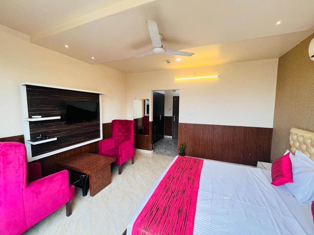 Hotel The Leaf - Gomti Nagar Lucknow Dış mekan fotoğraf