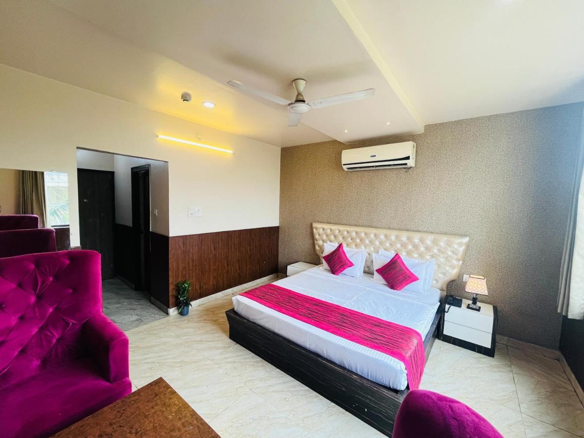 Hotel The Leaf - Gomti Nagar Lucknow Dış mekan fotoğraf