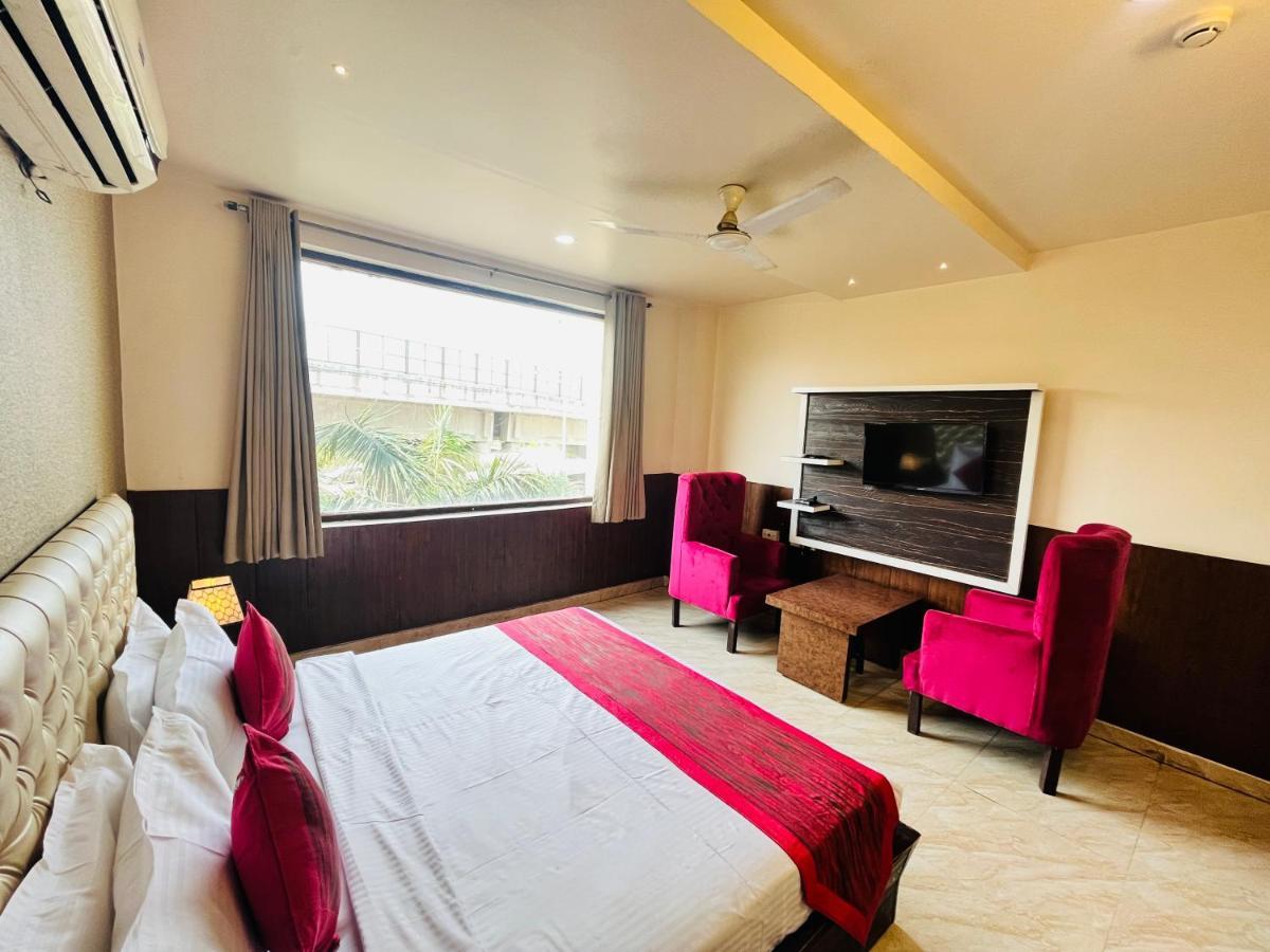 Hotel The Leaf - Gomti Nagar Lucknow Dış mekan fotoğraf